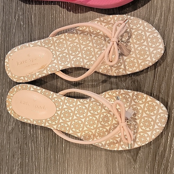2 pair of kate spade flip flops - Picture 2 of 8